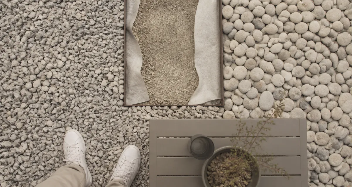 Vue terrasse en gravier : concassé 8/16, roulé, fondation sur géotextile