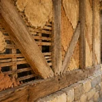Mur colombage en rénovation : ossature préservée