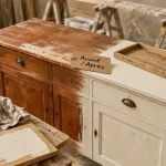 Relooking meuble avant après : buffet modernisé merisier blanc cassé